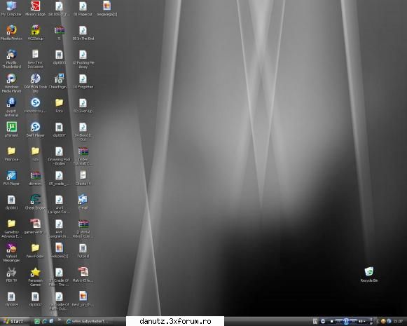 Ne aratam desktopu noustru ! - Numele zice tot .....Deci cei care nu stiu cum - ---===Jocuri pe Forum===---